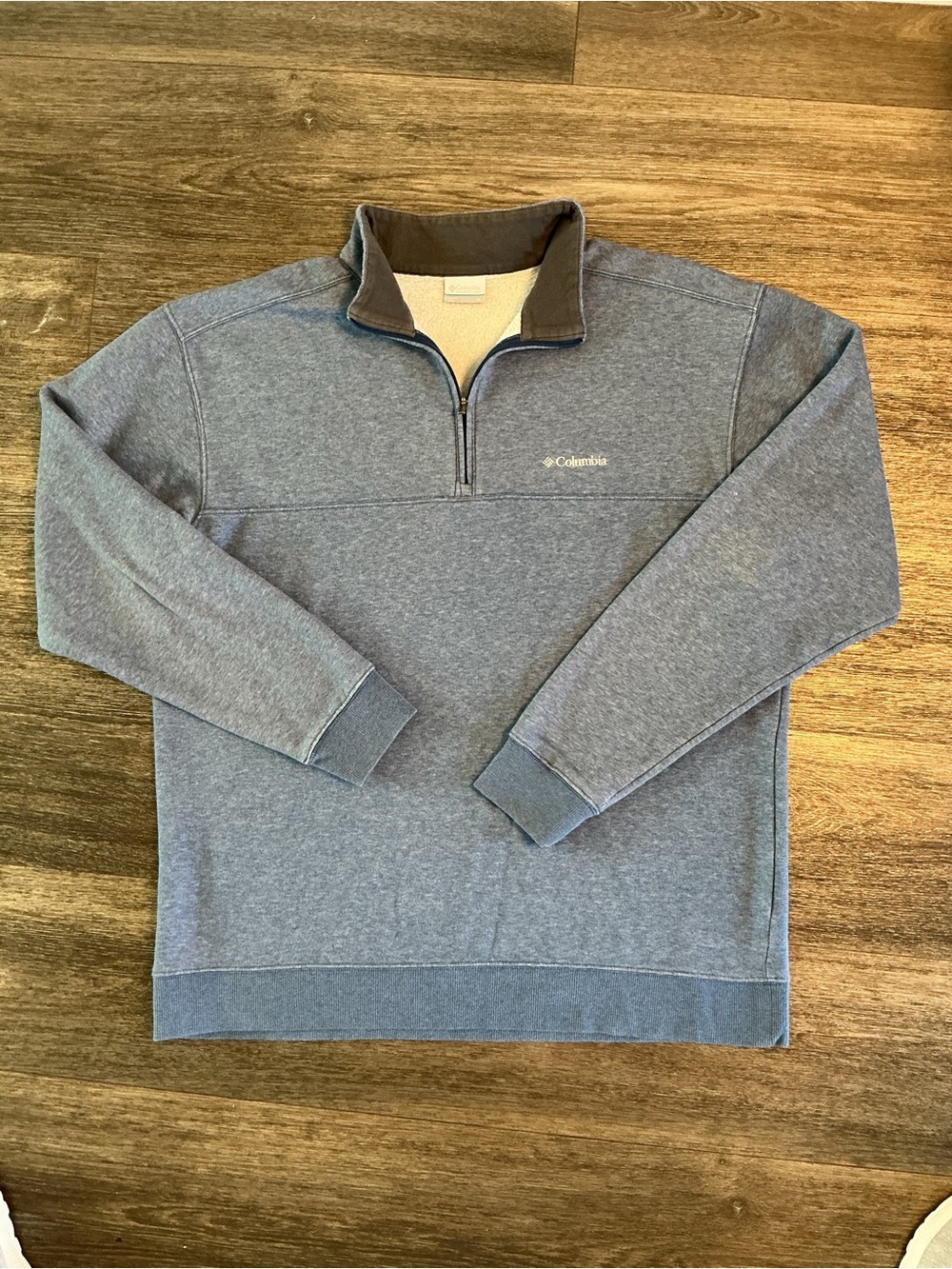 Columbia Men's Quarter-Zip Pullover in gray